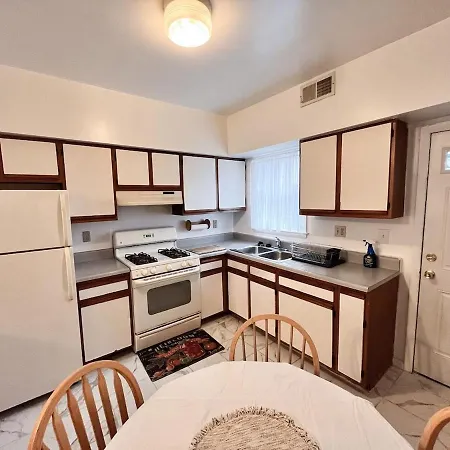 Cheerful Two Bedroom Central Location Downtown
